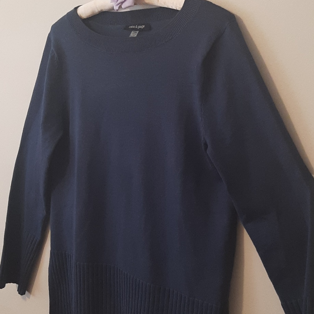 Cable & Gauge long sleeve Dark blue Crewneck Sweater. Size medium